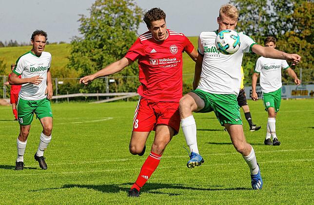 Bild 1: Aufsteiger SV Waldhaus gewinnt gegen den FC Grießen mit 2:1 &ndash; und wir haben die Bilder!