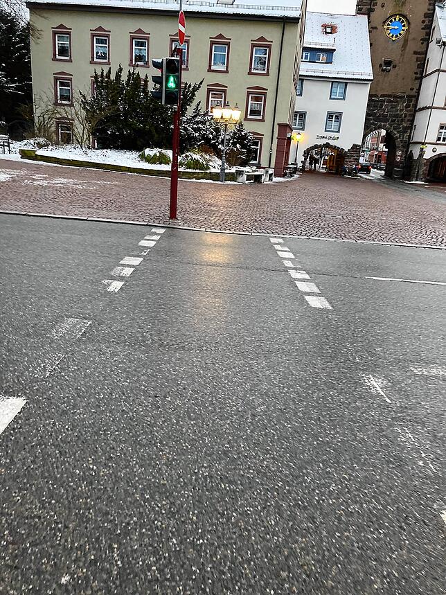 Bloß nicht trödeln: Nur zehn Sekunden Zeit haben Fußgänger, um hier die Ampel zu überqueren.