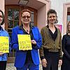 (Archivbild) Wer entscheidet Zukunft? Für Intendantin Karin Becker (zweite von links) würde eine Etatbedingte Schließung der ...