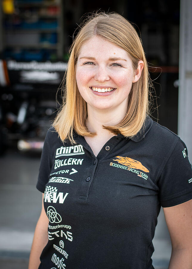 Bild 7: Einmal noch mit Verbrenner-Motor: Konstanzer Studierende bereiten sich und ihren 250.000 Euro teuren Boliden auf die Formula Student vor