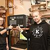 Rebecca Hehn (links) und Elisabeth Saurer sind verantwortlich für das Jugendprogramm des Guckloch-Kinos. Die Schülerinnen führen die ...