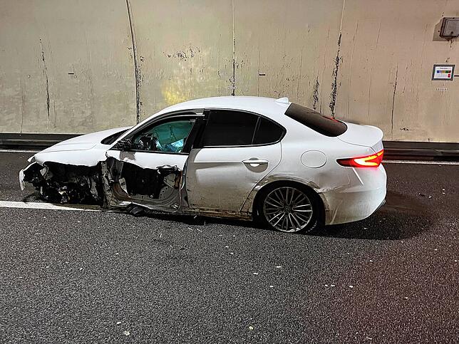Der Alfa ist ziemlich demoliert.