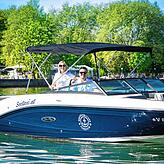 Cindy und Daniel Feurstein-Morscher, die Inhaber der in Bregenz ansässigen Bootsvermietung, die auch ein Seetaxi betreibt.