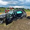 Bei einem schweren Unfall auf der Bundesstraße 33 auf Höhe von Beuren hat sich ein Wagen mehrfach überschlagen.