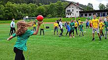 Spiele wie Völker- und Brennball gehören auch zum Sommercamp, das Ende Juli stattfindet. Bild: Sebastian Barthmes