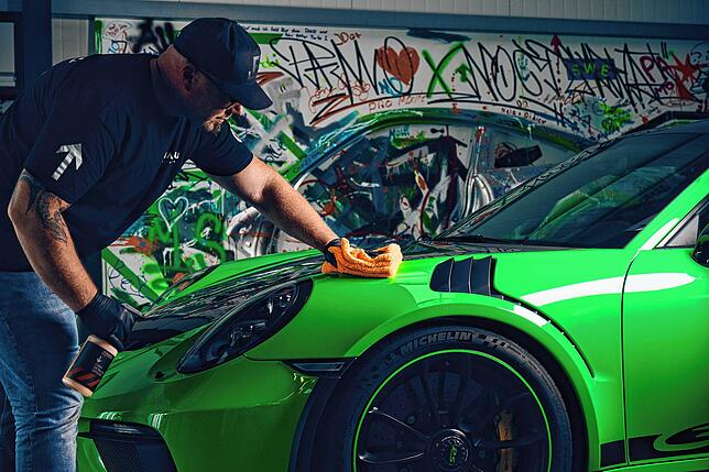 Manuel Jettki kümmert sich im Pamo-Team um die Aufbereitung von Autos.