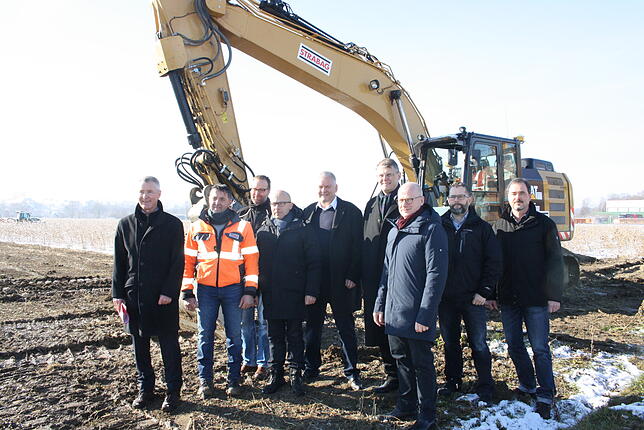 Startschuss für die Erweiterung des Gewerbegebiets: Von links Bürgermeister Manfred Härle, Thomas Otto und Markus Stauss ...