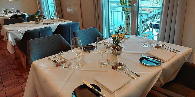 Einen schön gedeckten Tisch, richtiges Besteck und Geschirr sowie die Bedienung durch den Service: Das alles müssen die Gastwirte ...