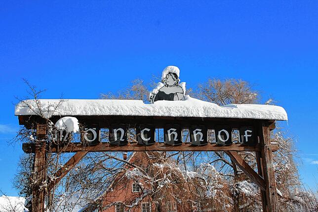 Der verschneite Münchhof in Eigeltingen.