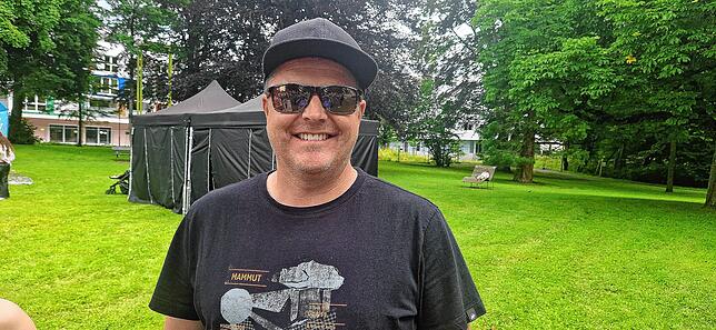 Martin Strobel kommt extra aus Zimmern zu der Spendenaktion.