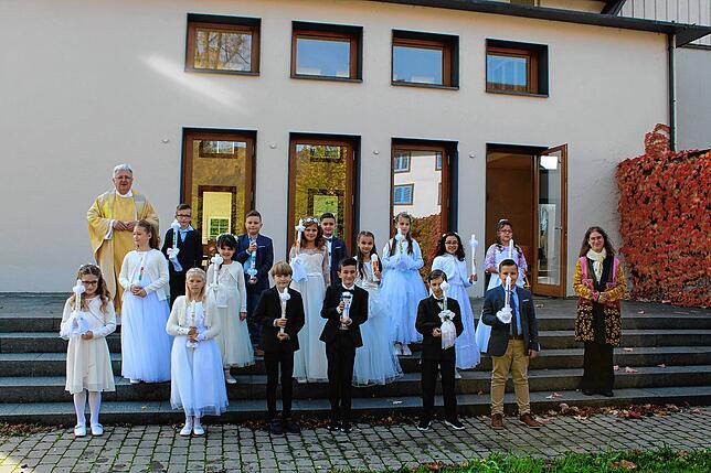 16 Kinder der Weihermatten- und Anton-Leo-Schule Bad Säckingen feierten am Sonntag im Fridolinsmünster Bad Säckingen das Fest der ersten ...