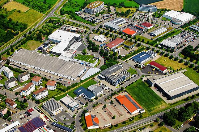 Durch das Markdorfer Gewerbegebiet Riedwiesen würde der auf der B 33 (oben links) von Ravensburg her kommende Verkehr zur ...