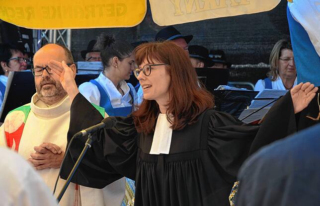 Der ökumenische Gottesdienst ist längst fester Bestandteil des Stadtfests. Im Bild: Pfarrer Ulrich Hund und Pfarrerin Kristina Wagner.