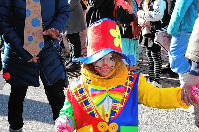 Bild 36: Kinderumzug und Setzen des Kindernarrenbaums in Stockach (Teil 1)