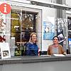 Auch bei der Tourist-Information in Villlingen spüren die Mitarbeiterinnnen Johanna Wössner (links) und Claudia Dinser, dass weniger ...