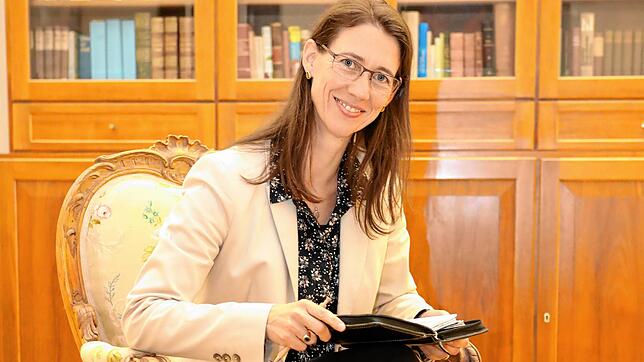 Mit 33 Jahren übernahm Bettina Gräfin Bernadotte die Geschäftsführung auf der Mainau. Als Tochter bildet sie eine Ausnahme in der ...