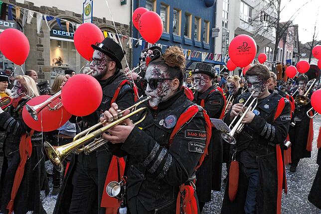 Bild 26: Bilder vom großen Fasnet Samschdig-Umzug der Poppele-Zunft (3)