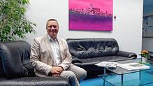 Andreas Jähne im Foyer der Oberberg Fachklinik Rhein-Jura. Der promovierte Psychiater und Privat-Dozent leitet die Einrichtung in Bad ...