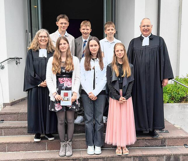 Am Samstag, 17. Mai, 16 Uhr, feierten (von links): Ronja Schenk, Aliena Steger, Tasha-Sheyenne Probst, Nick Voigt, Max Gampp und Vincent ...