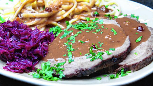 Schnell war der Sauerbraten ausverkauft. Bleibt wenigstens der Blick aufs leckere Menü.