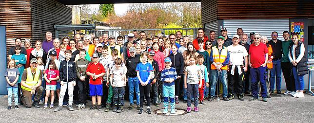 120 Freiwillige treffen sich in Murg. Ihr Ziel: die Natur von Müll zu befreien.