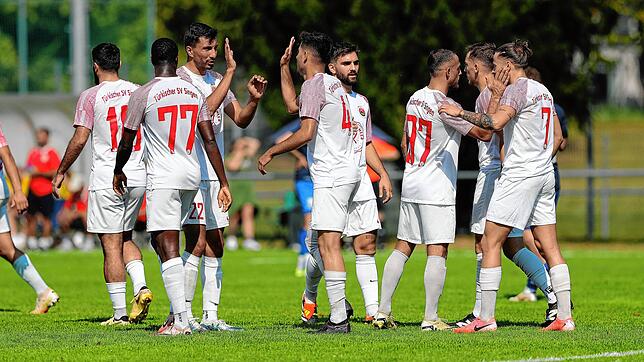 Nach dem 1:1 gegen den Freiburger FC und der 0:1-Niederlage beim SV Bühlertal ist der Türk. SV Singen auf den dritten Rang abgerutscht. ...