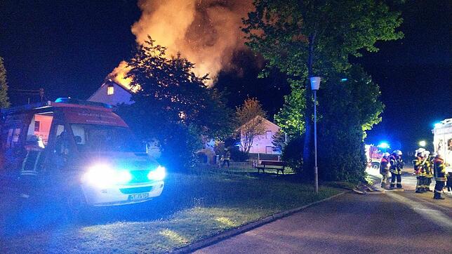Feuerwehr im Großeinsatz: Etwa 60 Feuerwehrleute waren im Juni 2017 beim Löscheinsatz im Starenweg im Einsatz. Es war der zweite und ...