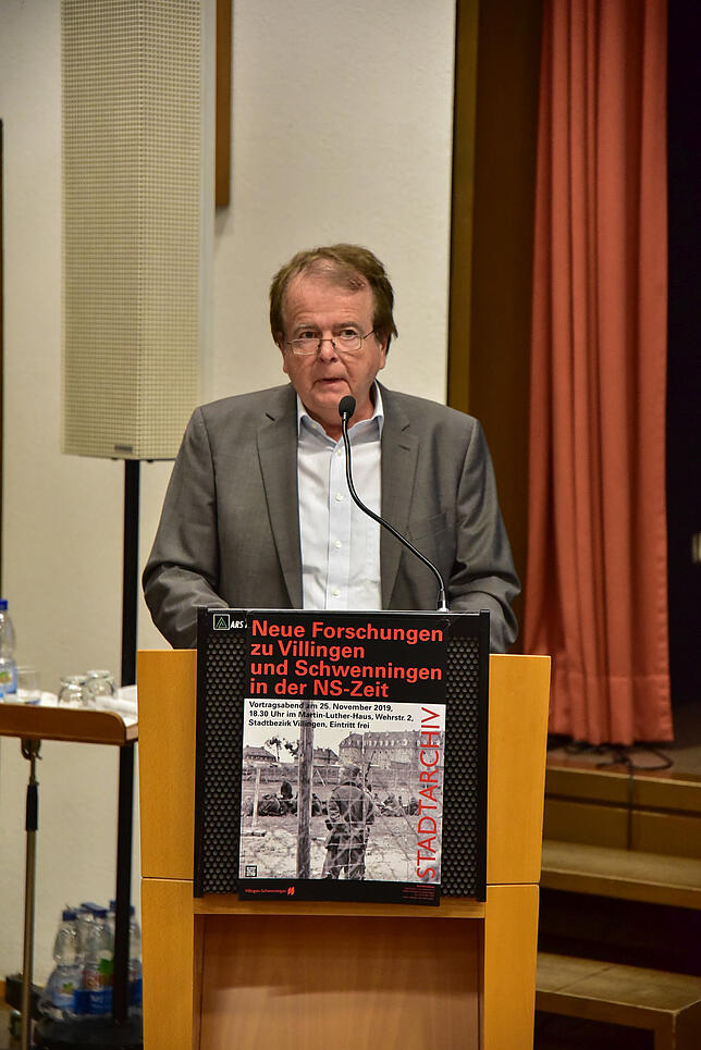 Der ehemalige Stadtarchivar Heinrich Maulhardt berichtete über das Strafgeangenenlager STALAG V b, das im ehemaligen Waldhotel in ...
