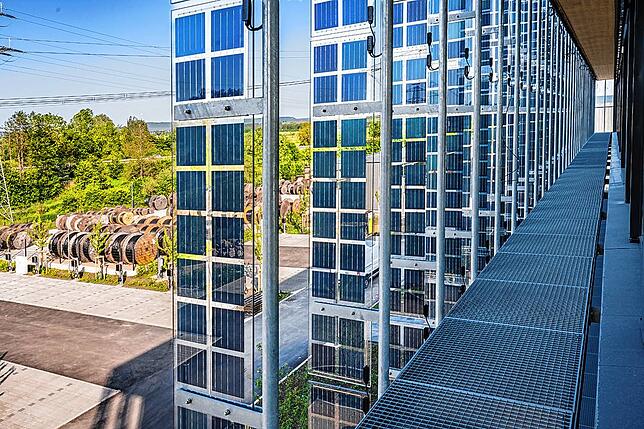 Teiltransparente Glasmodule sollen nicht nur durch direkte Sonneneinstrahlung Strom produzieren können.