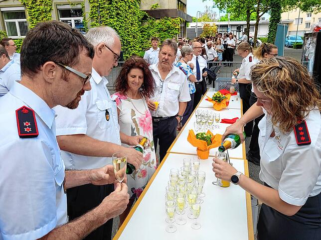 Beim Sommerfest der Hilfsorganisationen waren unter anderem Mitglieder der Feuerwehr anwesend.