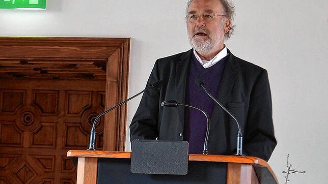 Diakon Werner Knubben bei seinem Vortrag zur Eröffnung. Bild: Werner Fischer