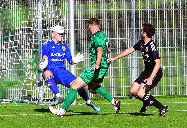 Bild 28: Spannendes, torreiches Duell zwischen TSV Aach-Linz und SV Mühlhausen. Wir haben die besten Bilder!