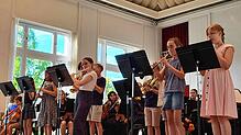 Beim traditionellen Sommerkonzert am Hegau-Gymnasium zeigen die jungen Musiker und Musikerinnen, was sie können. Foto: Valentyna ...