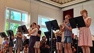 Beim traditionellen Sommerkonzert am Hegau-Gymnasium zeigen die jungen Musiker und Musikerinnen, was sie können. Foto: Valentyna ...