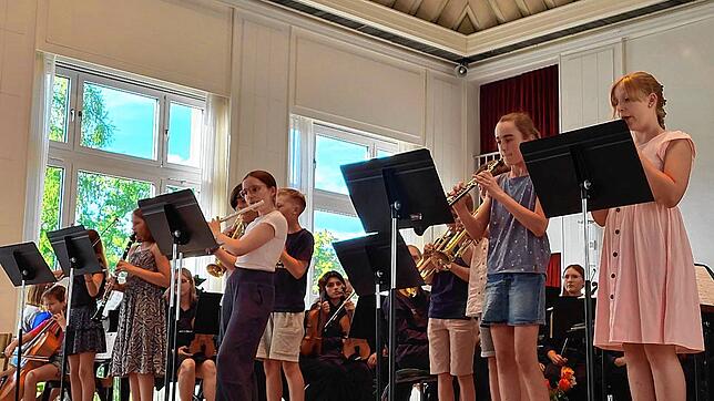 Beim traditionellen Sommerkonzert am Hegau-Gymnasium zeigen die jungen Musiker und Musikerinnen, was sie können. Foto: Valentyna ...