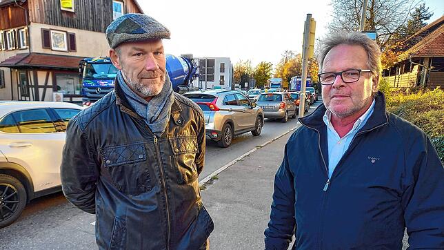 Rainer Zanker (links), Vorsitzender der Interessengemeinschaft pro Südumfahrung, und Christian Schmid, Vertrauensperson des ...