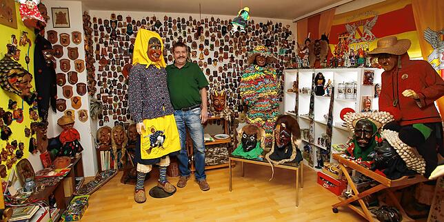 Kein Museum: Der Konstanzer Fasnachts-Fan und Maskensammler Edwin Duffner hat in seiner Wohnung zwei Fasnachtszimmer eingerichtet. Das ...