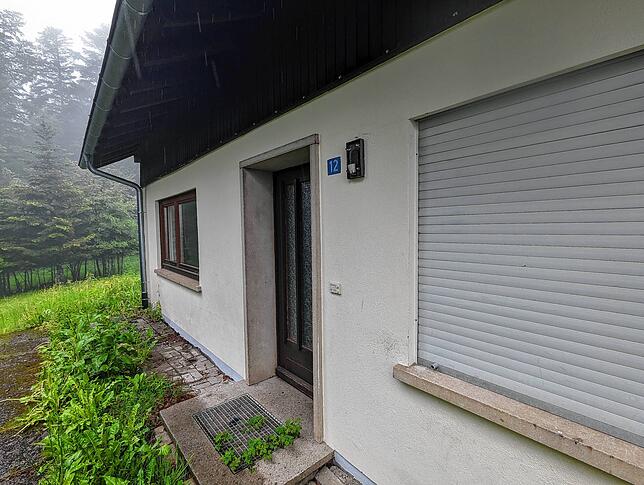 Hinter dem Fenster mit heruntergelassenem Rollo wurden der tödliche Schuss abgegeben.