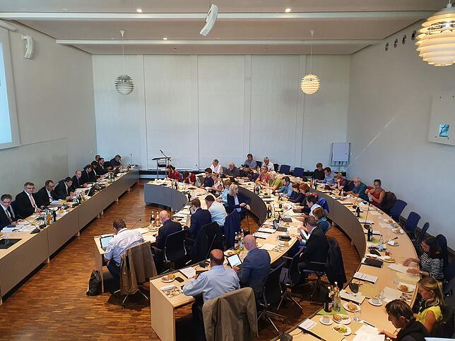 Der neue Gemeinderat bei seiner ersten Sitzung am 30. September 2019.