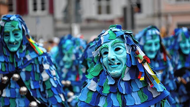 Bild 27: Großer Umzug 2023: Die Zuschauer bestaunen das bunte Treiben in Konstanz