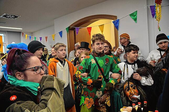 Bild 10: Fasnacht 2025 in Oberuhldingen: So spektakulär war der Rathaussturm – Alle Bilder hier!