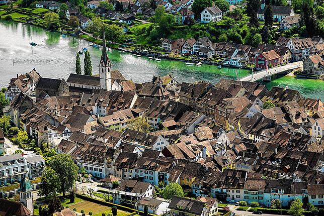 Der Blick auf Stein am Rhein von der Burg Hohenklingen aus. Das Schweizer Städtchen ist vor allem für seine schöne Altstadt bekannt.