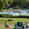 Viele Badegäste freuten sich über die bis in den Herbst hinein verlängerten Öffnungszeiten im Lauchringer Freibad.