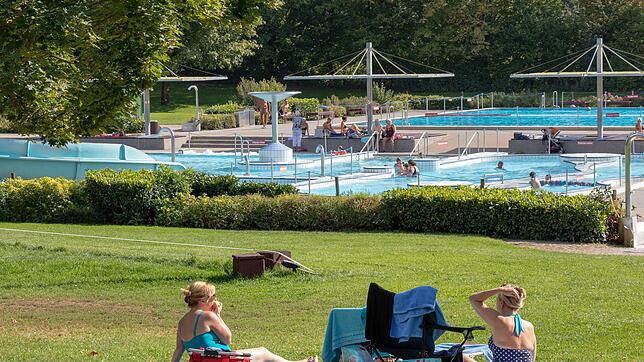 Viele Badegäste freuten sich über die bis in den Herbst hinein verlängerten Öffnungszeiten im Lauchringer Freibad.