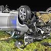Nur noch Schrott ist der Van nach dem schweren Unfall auf der A1 bei Baden. Ein Insasse (18) stirbt später im Kantonsspital Aarau.