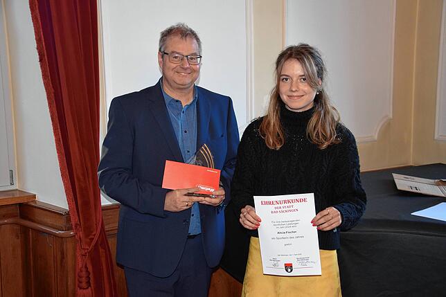 Alicia Fischer wurde von Bad Säckingens Bürgermeister Alexander Guhl als Sportlerin des Jahres 2024 ausgezeichnet.