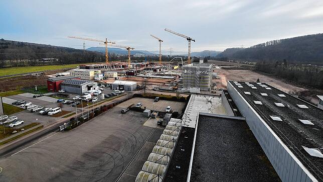 Blick auf die Baustelle des Zentralklinikums Lörrach am 23. Dezember 2021.