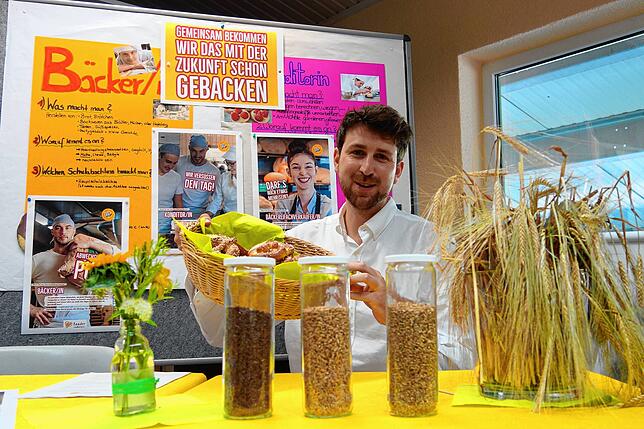 Felix Auner von der Bäckerei Baader wirbt für die Ausbildungsberufe Bäcker, Konditor und Fachverkäufer.