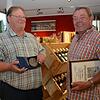 Hermann Kumm (links) und Alois Wurst (rechts) wurden für ihre langjährige ehrenamtliche Tätigkeit für den Winzerverein Meersburg von ...