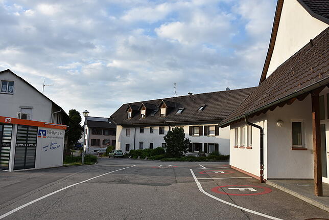 Beim Dr.-Karl-Fritz-Platz in Adelhausen soll ein neues Zentrum entstehen.